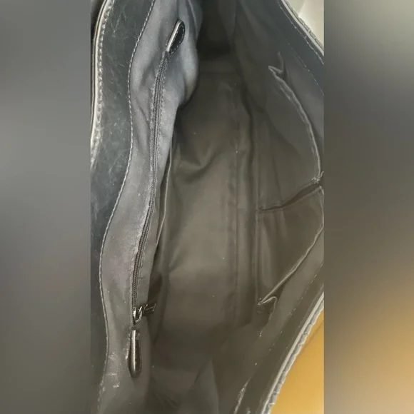 Rebecca Minkoff - Gorgeous Black leather Bag, Gold hardware, Crossbody Strap - Picture 8 of 14